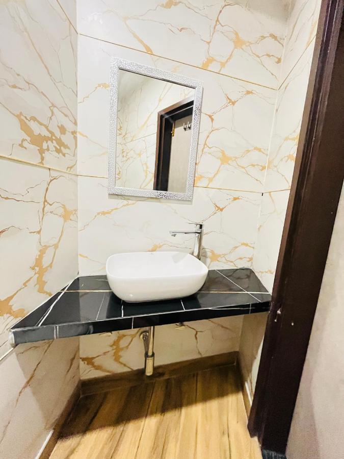 Hotel Red Stone Inn - Near New Delhi Railway Station - Paharganj Exterior photo