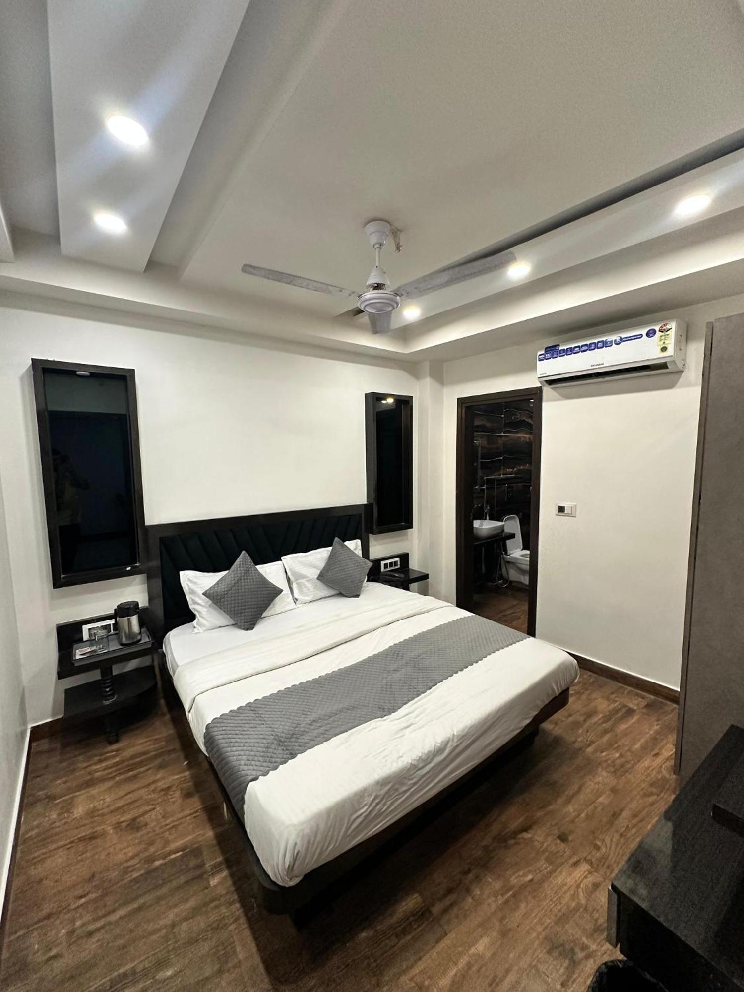 Hotel Red Stone Inn - Near New Delhi Railway Station - Paharganj Exterior photo